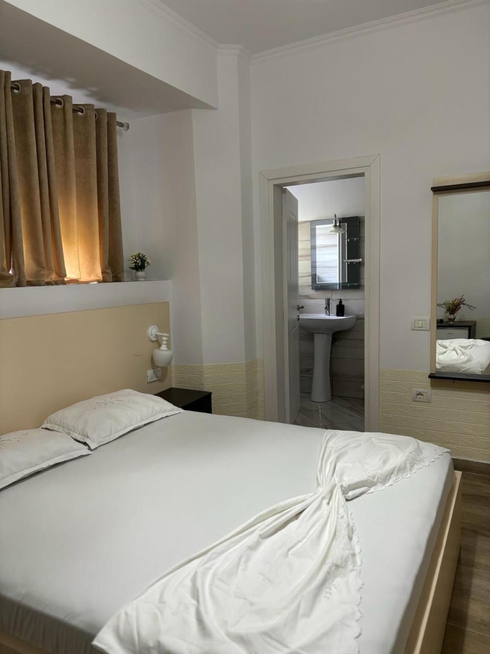 Guest House Adi Hoxha Berat Exterior photo
