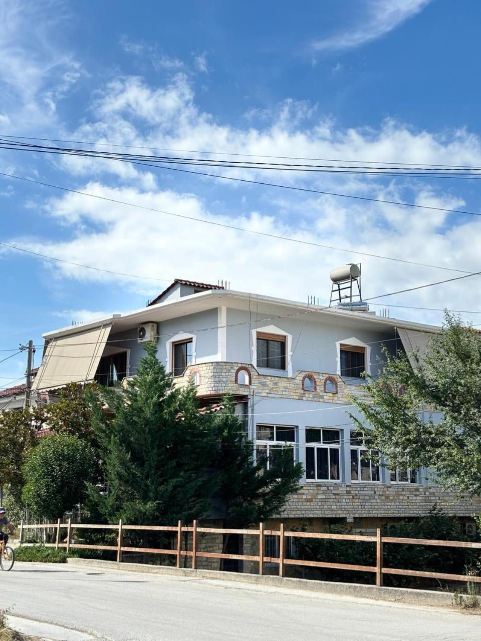 Guest House Adi Hoxha Berat Exterior photo