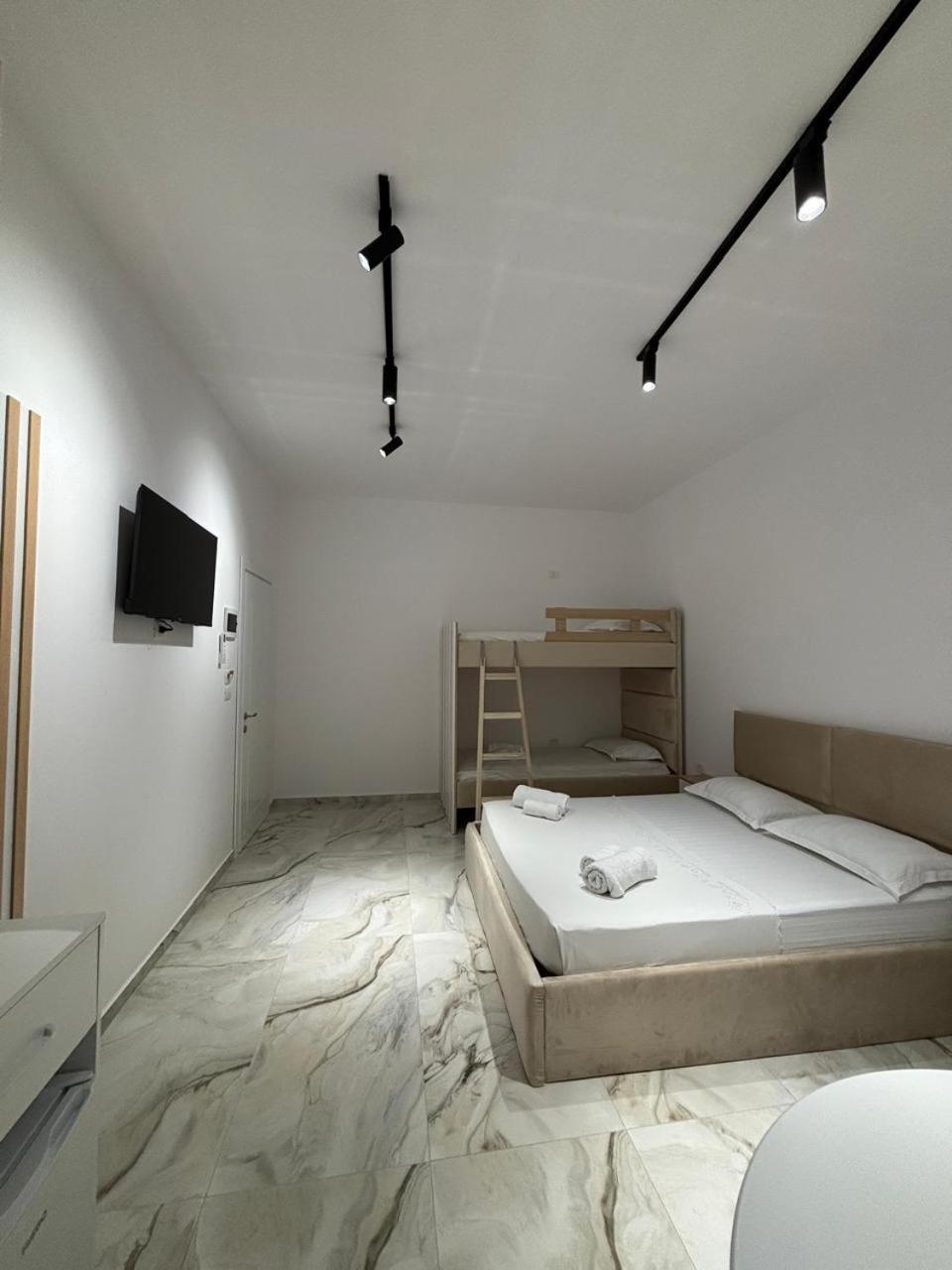 Guest House Adi Hoxha Berat Exterior photo